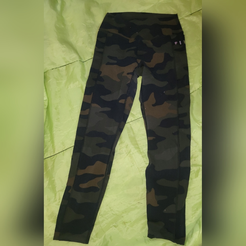 Victoria Secret PINK ULTIMATE CAMO LEGGINGS medium NWOT
